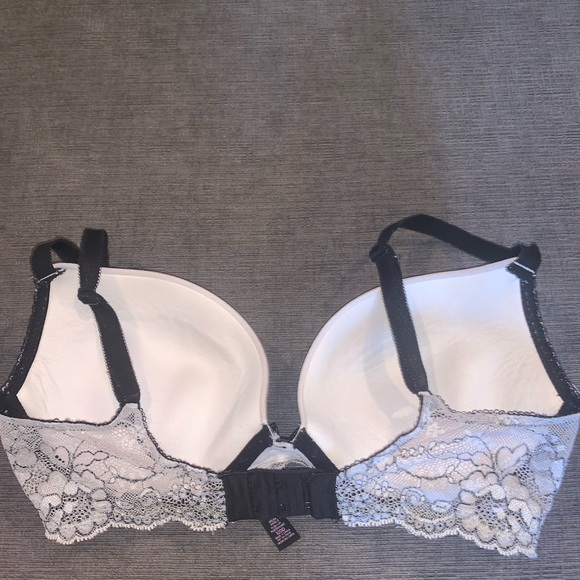Victoria’s Secret Bra - Picture 2 of 3